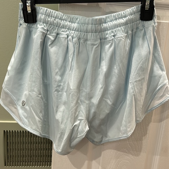 LULULEMON Hotty Hot High-Rise Lined
Short - Picture 2 of 4